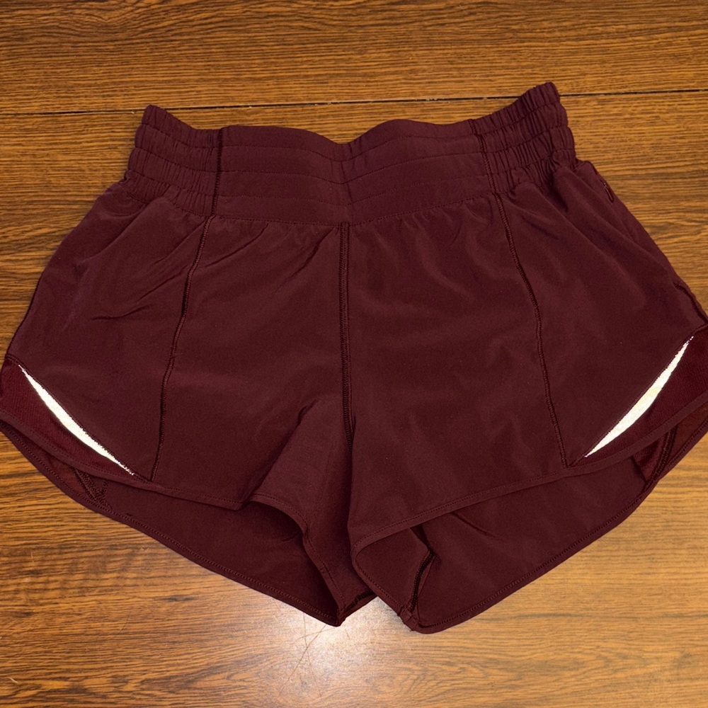 lululemon Hotty Hot Low-Rise Lined Short 2.5